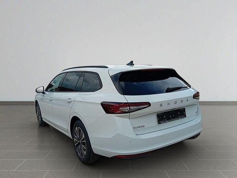 Neu Skoda Superb Selection 204 PS (150 kW) 2025 Weiß Kombi
