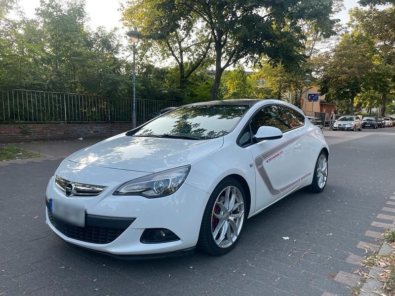 Weiß Gebraucht 2017 Opel Astra GTC Coupé | 9.000 € - Bild 1/4
