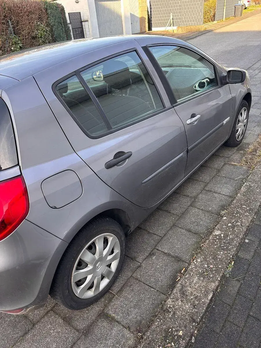 Gebraucht Renault Clio II Expression 75 PS (55 kW) 2011 Grau Kleinwagen