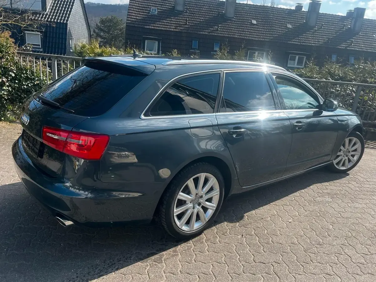 Gebraucht Audi A6 Comfort 204 PS (150 kW) 2013 Blau Kombi