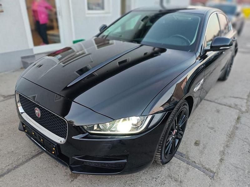 Gebraucht Jaguar XE Pure 200 PS (147 kW) 2016 Schwarz Limousine
