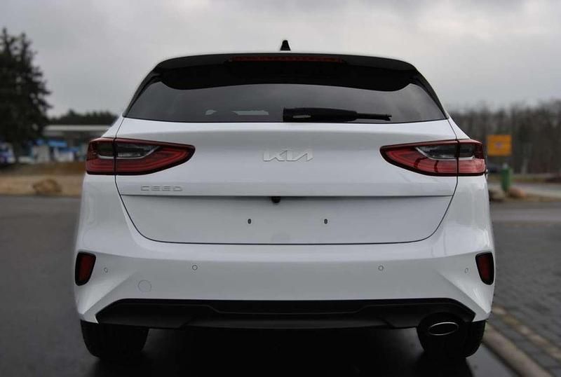 Gebraucht Kia Ceed Platinum 140 PS (102 kW) 2025 Deluxeweiss metallic Kleinwagen