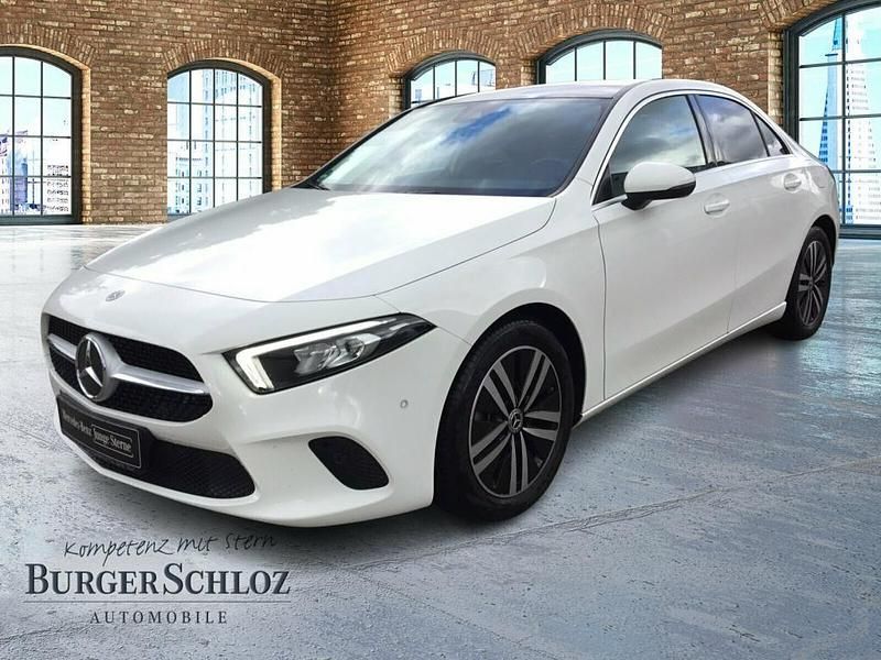 Unilack polarweiß Gebraucht 2022 Mercedes A200 Progressive Limousine | 29.300 € (Etwas zu teuer) - Bild 1/4