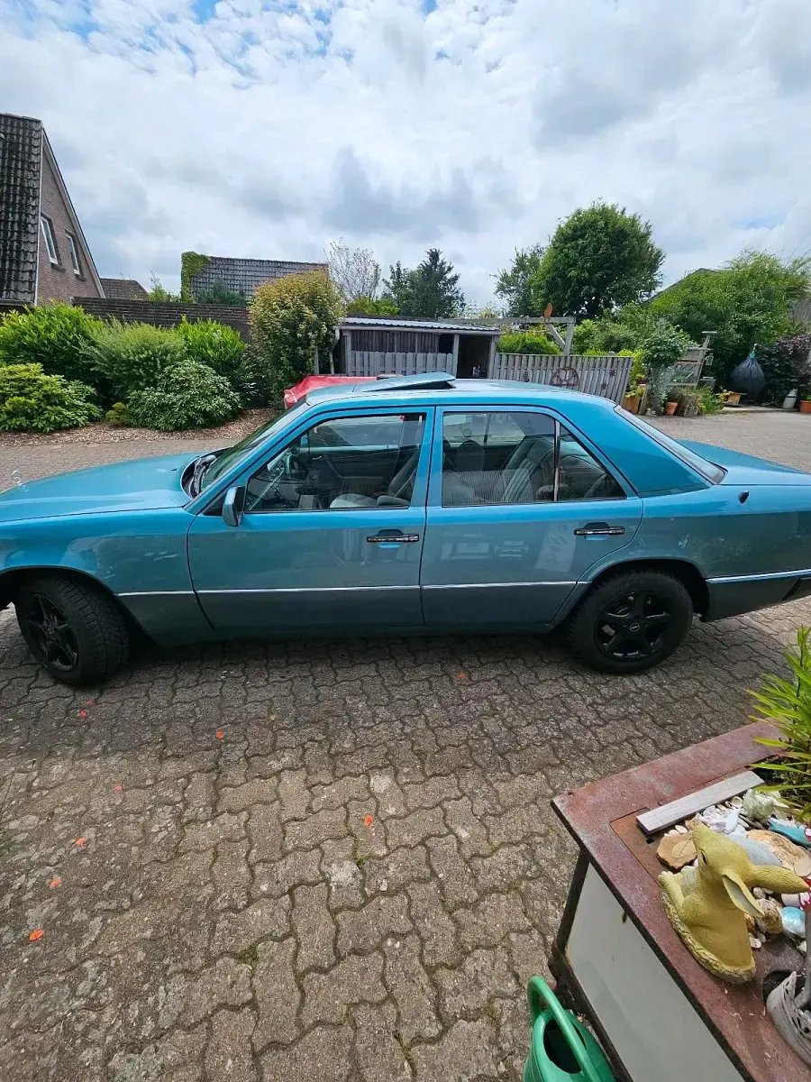 Gebraucht Mercedes 200 118 PS (86 kW) 1990 Grün Limousine