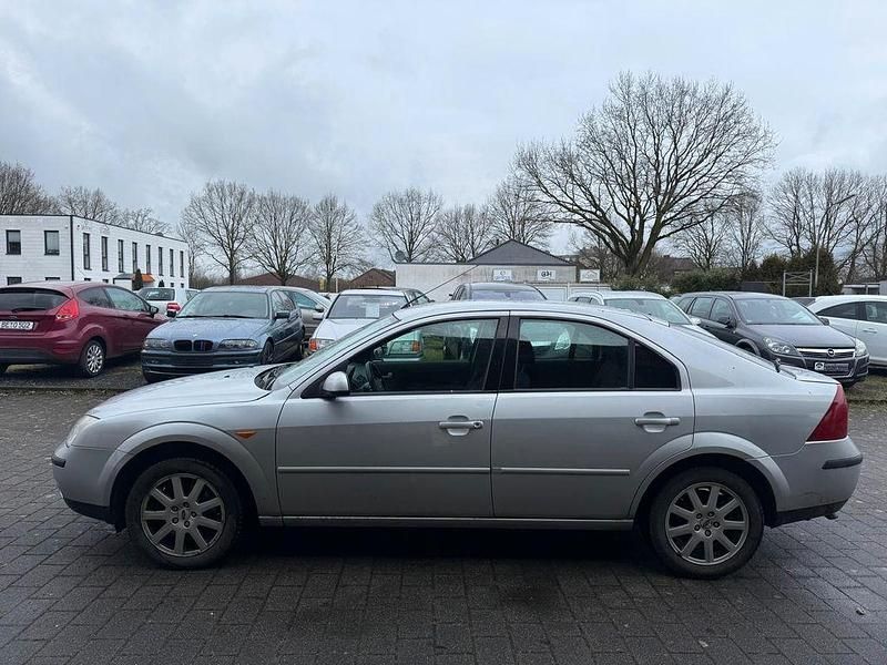 Gebraucht Ford Mondeo Ambiente 125 PS (91 kW) 2002 Silber Limousine