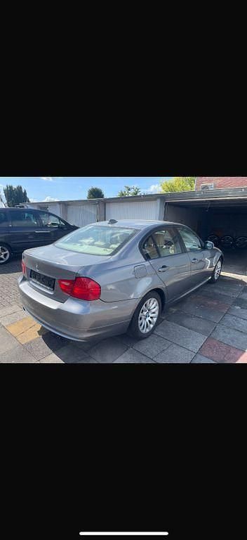 Second-hand BMW 318 143 CP (105 kW) 2008 Gri Berlinǎ