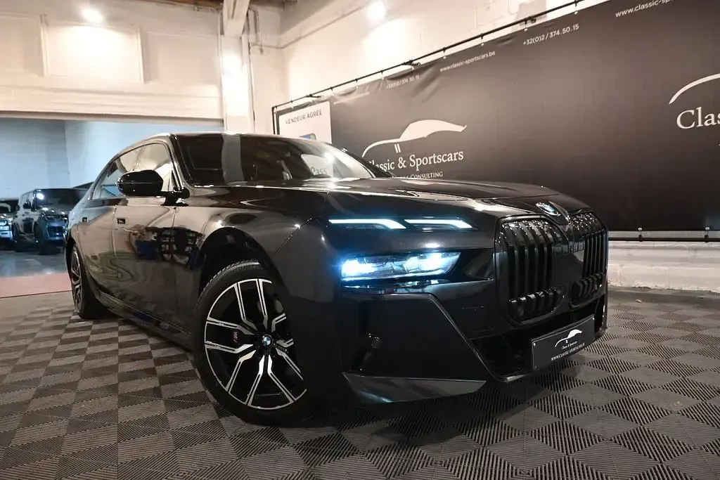 Gebraucht BMW 750e M Sport 489 PS (359 kW) 2024 Schwarz Limousine