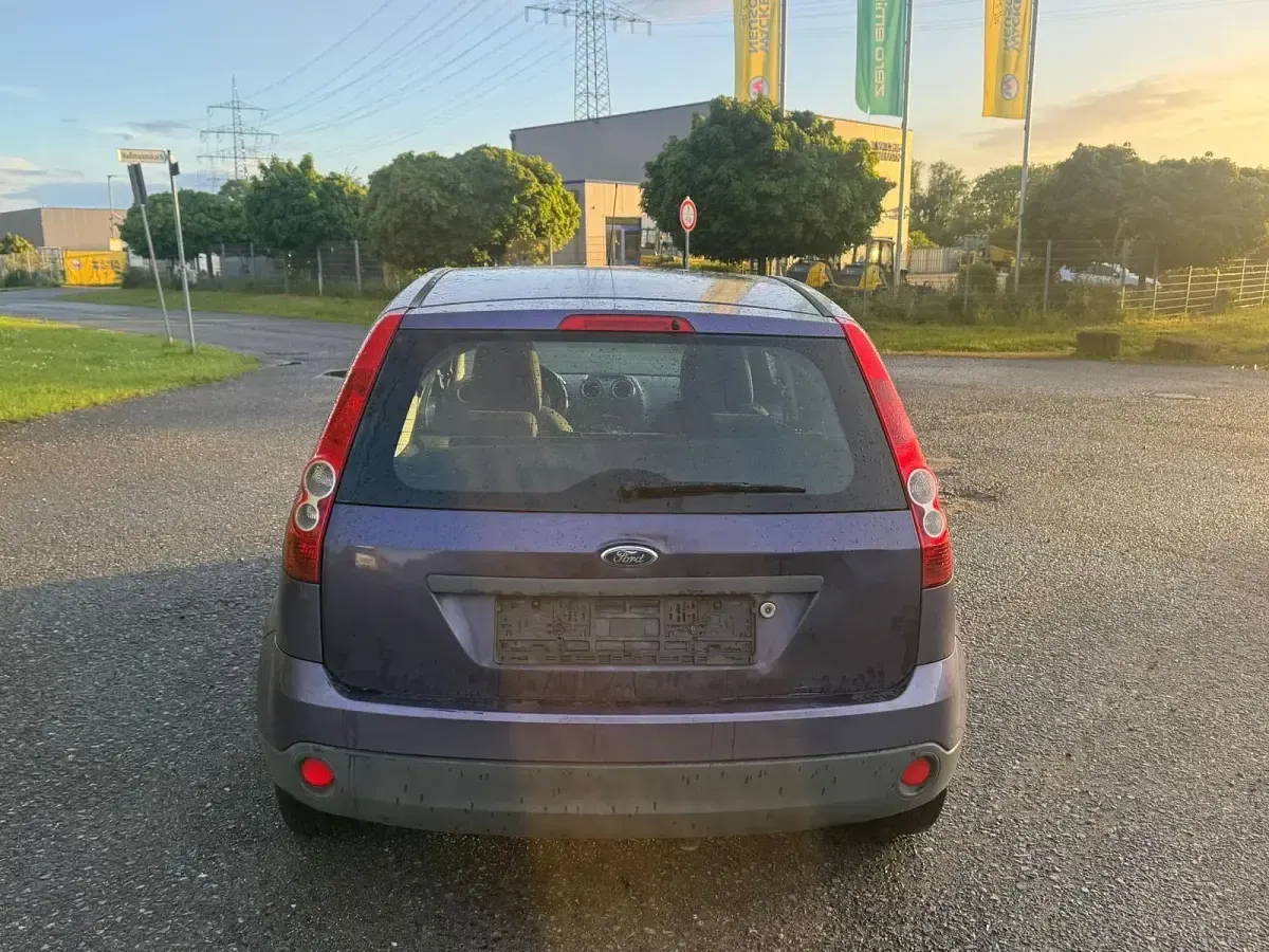 Gebraucht Ford Fiesta 100 PS (73 kW) 2007 Violet Kleinwagen