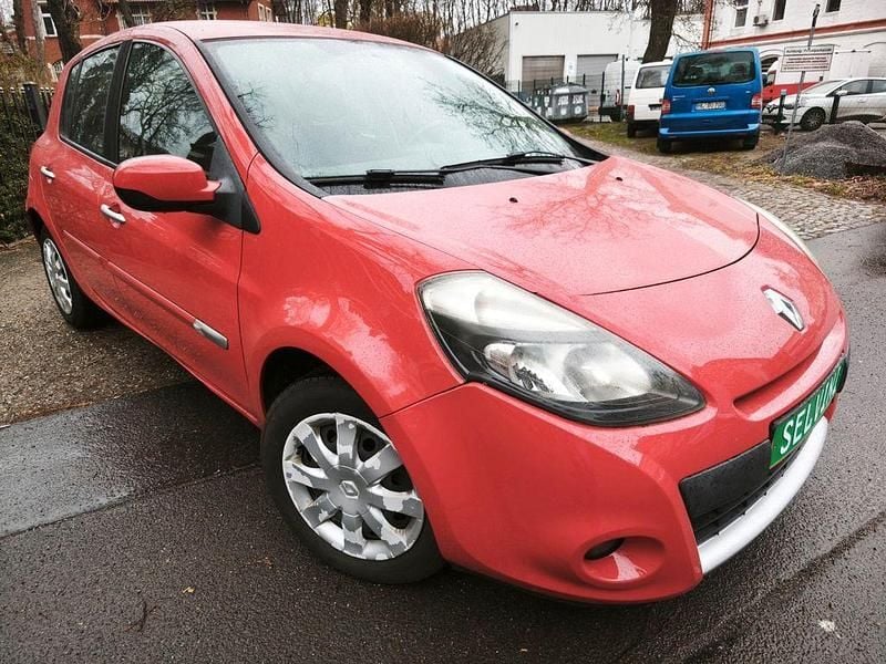Gebraucht Renault Clio III Dynamique 101 PS (74 kW) 2011 Rot Limousine