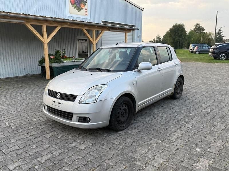 Gebraucht 2006 Suzuki Swift Club Limousine | 690 € (Fairer Preis) - Bild 1/4