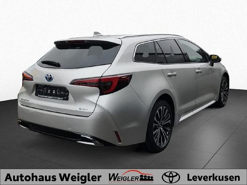 Neu Toyota Corolla 196 PS (144 kW) 2025 Silber Limousine