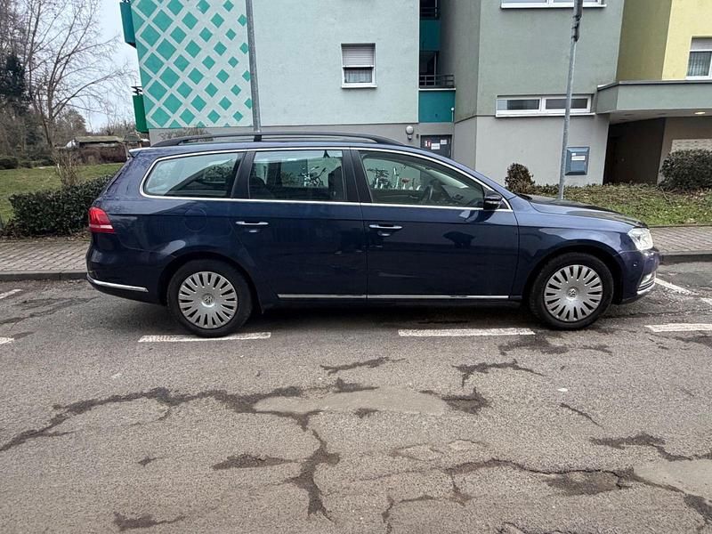 Gebraucht VW Passat Exclusive 140 PS (102 kW) 2012 Blau Kombi