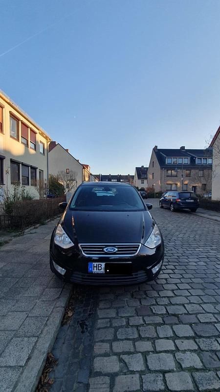 Schwarz Gebraucht 2012 Ford C-MAX Van / Kleinbus | 8.200 € - Bild 1/4