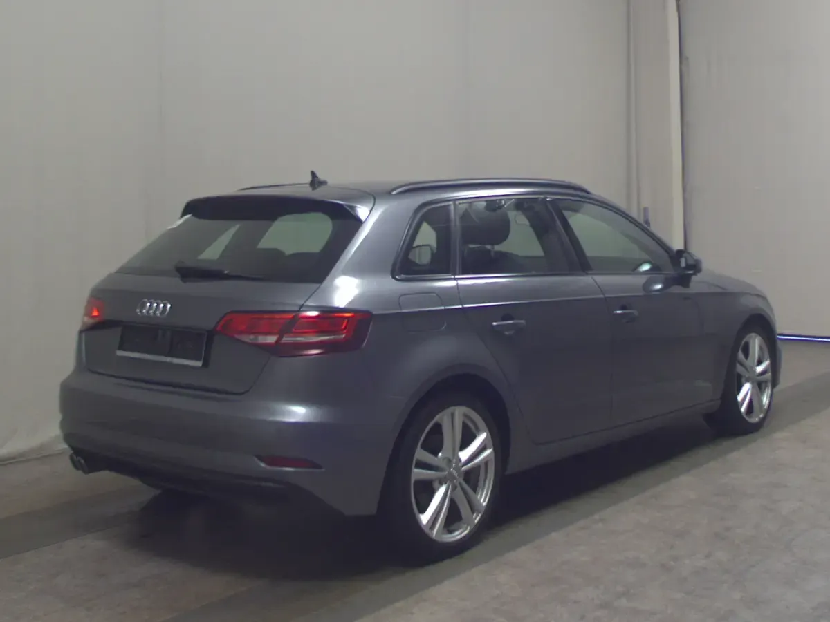 Gebraucht Audi A3 Sport 184 PS (135 kW) 2020 Grau Limousine