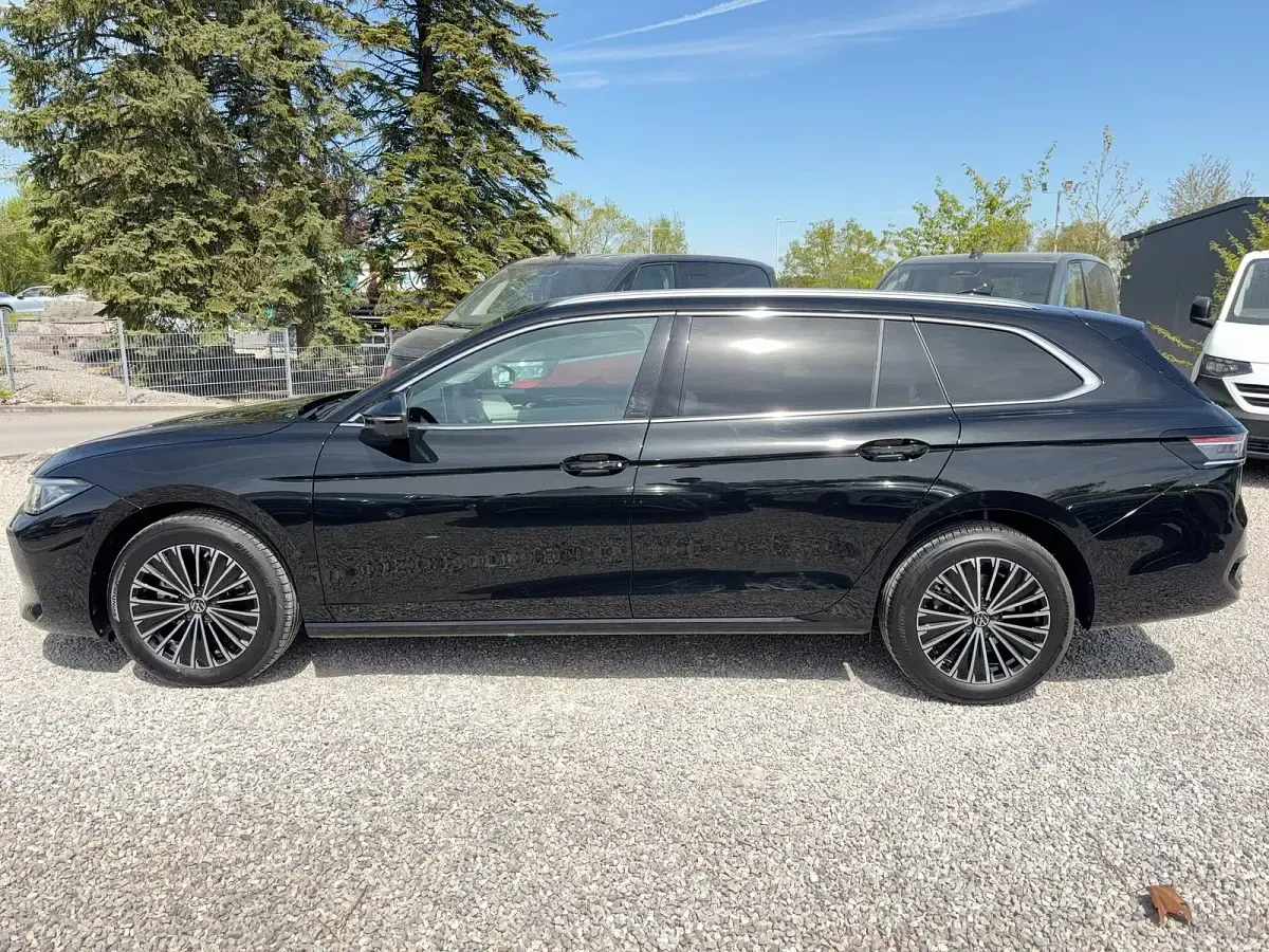 Gebraucht VW Passat Elegance 150 PS (110 kW) 2024 Grenadillschwarz Kombi