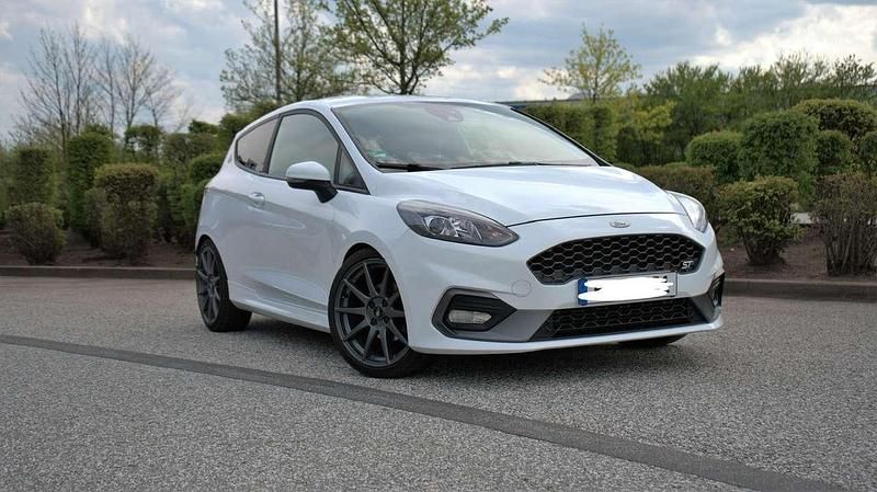 Gebraucht Ford Fiesta ST 200 PS (147 kW) 2019 Weiß Limousine