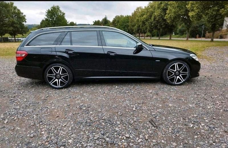 Gebraucht Mercedes E200 Avantgarde 184 PS (135 kW) 2010 Schwarz Kombi