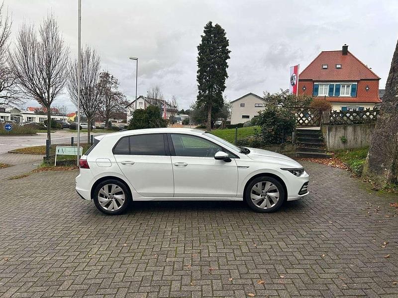Gebraucht VW Golf VII Style 150 PS (110 kW) 2021 Weiß Kleinwagen