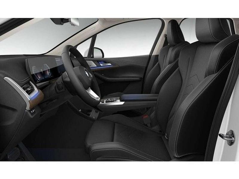 Gebraucht BMW 220 Luxury Line 156 PS (114 kW) 2025 Alpinweiß Van / Kleinbus