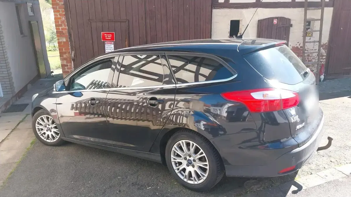 Gebraucht Ford Focus 95 PS (69 kW) 2011 Schwarz Kombi