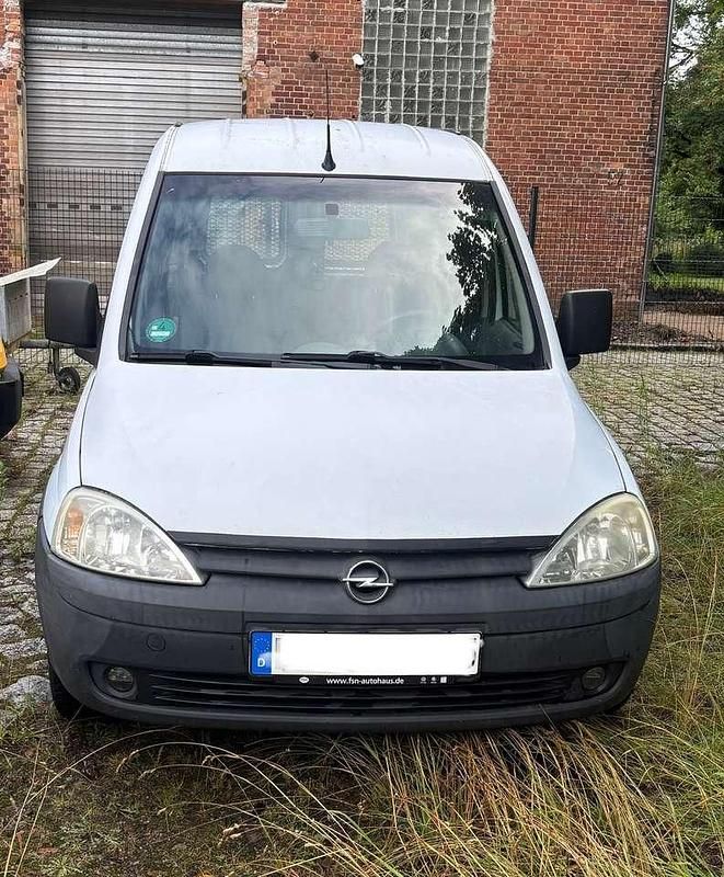 Weiß Gebraucht 2005 Opel Combo Comfort Van / Kleinbus | 2.000 € (Etwas zu teuer) - Bild 1/4