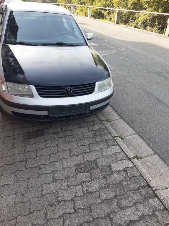 Silber Gebraucht 1999 VW Passat Basis Limousine | 1.100 € (Fairer Preis) - Bild 1/4