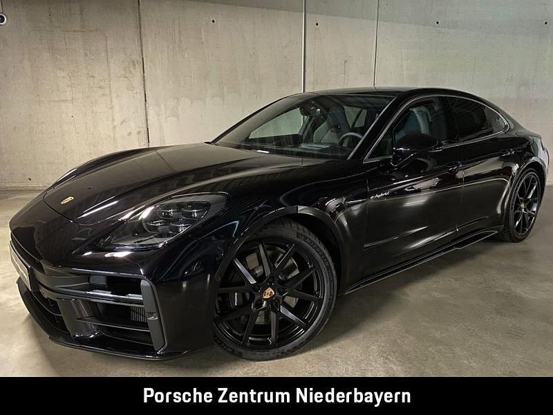 Tiefschwarzmetallic Gebraucht 2025 Porsche Panamera 4 Limousine | 139.780 € (Etwas zu teuer) - Bild 1/4