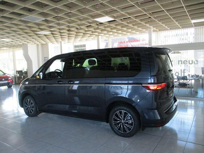 Neu VW Multivan Style 150 PS (110 kW) 2025 Blau Van / Kleinbus