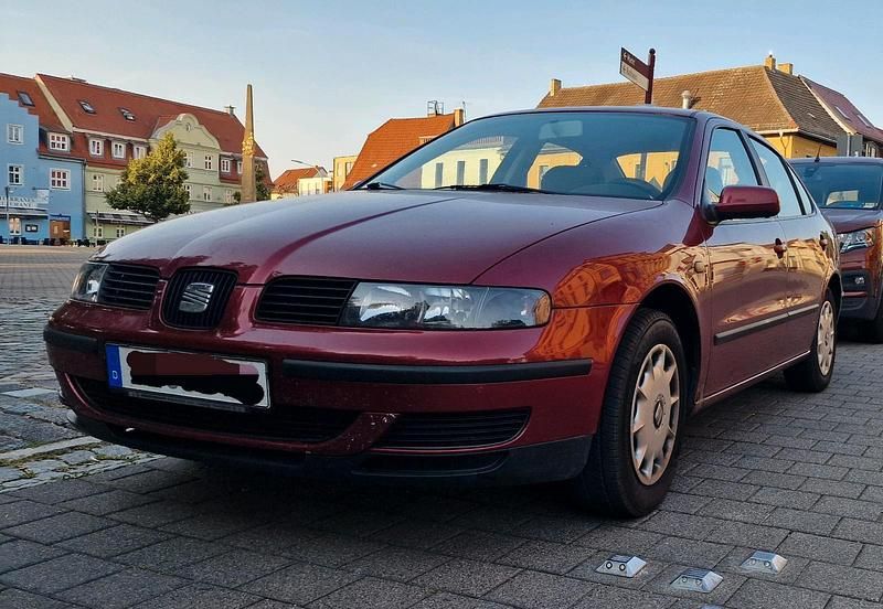 Rot Gebraucht 2000 Seat Toledo Limousine | 1.300 € (Fairer Preis) - Bild 1/2