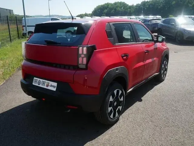 Neu Fiat Grande Panda Icon 101 PS (74 kW) 2026 Passione rot Kleinwagen