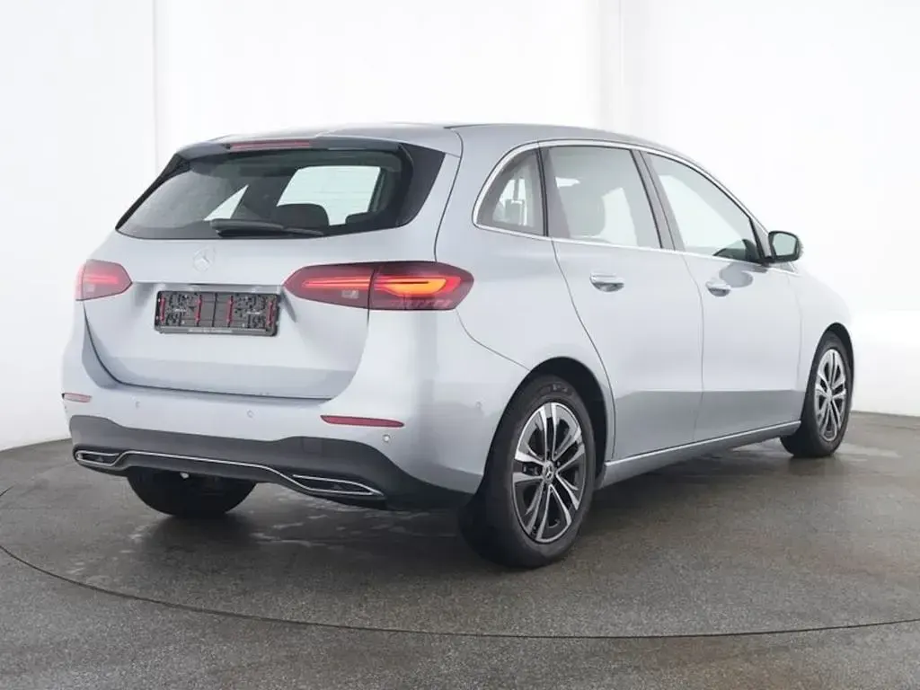 Gebraucht Mercedes B200 Progressive 163 PS (119 kW) 2025 Hightechsilbermet. Kleinwagen