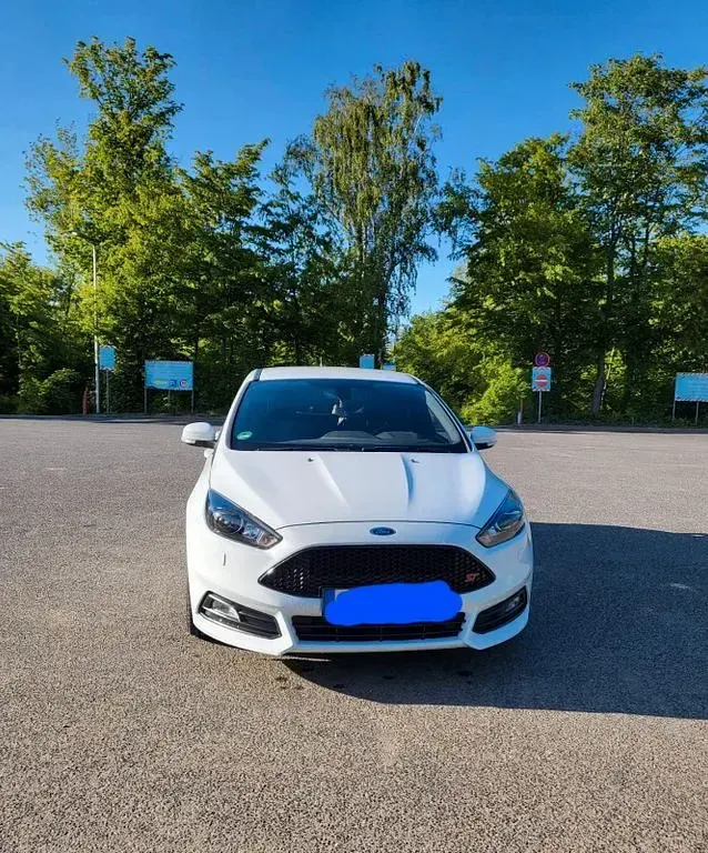 Gebraucht Ford Focus Sport 250 PS (183 kW) 2018 Weiß Limousine
