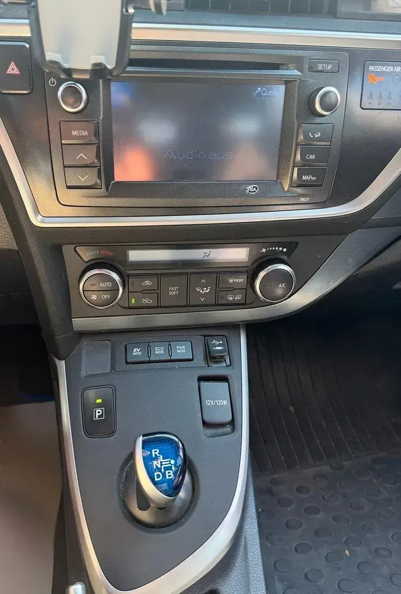 Gebraucht Toyota Auris Hybrid Executive 99 PS (72 kW) 2013 Weiß Kombi