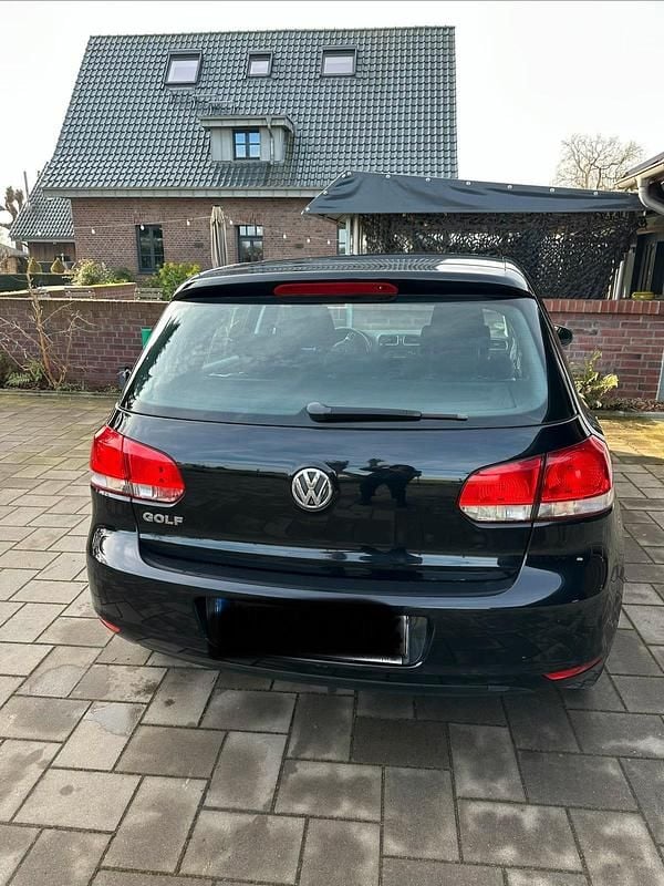 Gebraucht VW Golf VI 80 PS (58 kW) 2011 Schwarz Kleinwagen