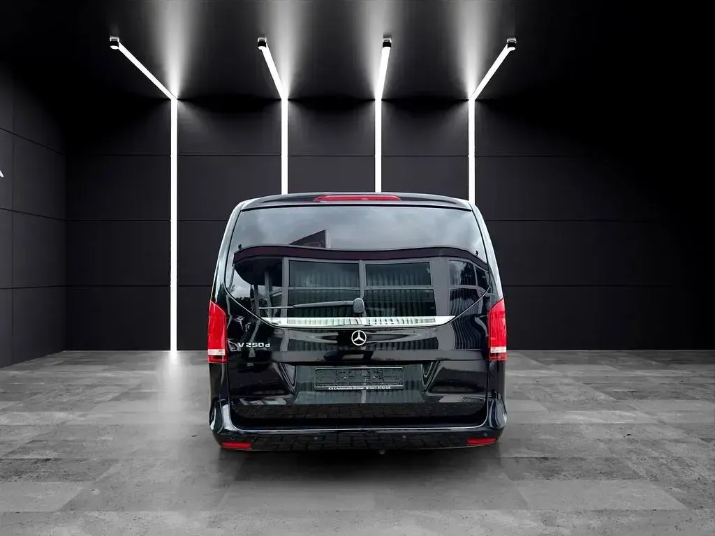 Gebraucht Mercedes V250 Avantgarde 190 PS (139 kW) 2017 Obsidianschwarz metallic Van / Kleinbus