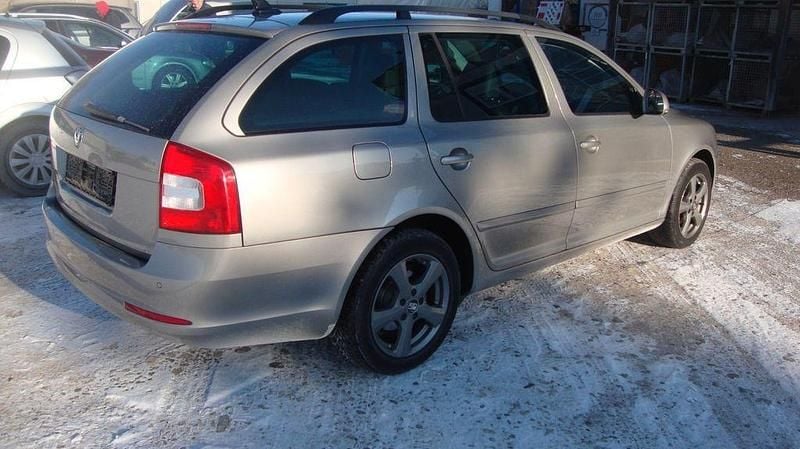 Grau Gebraucht 2013 Skoda Octavia Best of Kombi | 6.459 € (Superpreis) - Bild 1/4