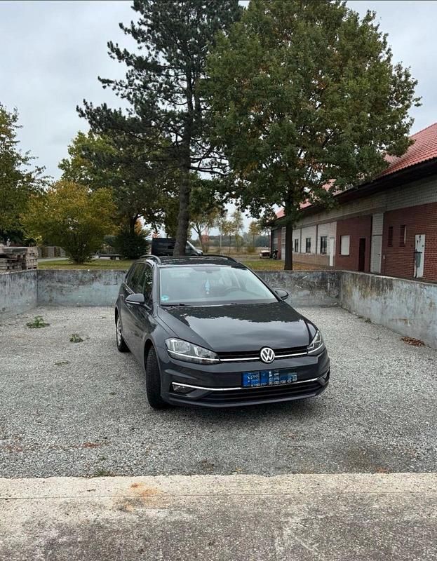Grau Gebraucht 2019 VW Golf VII Kombi | 10.900 € (Guter Preis) - Bild 1/3