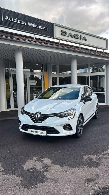 Weiß Gebraucht 2023 Renault Clio V Techno Limousine | 15.790 € (Fairer Preis) - Bild 1/4