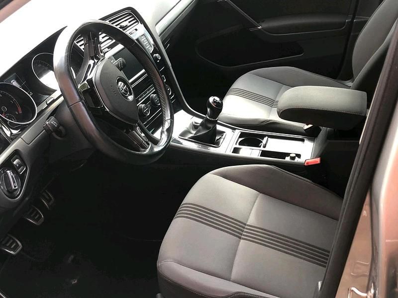 Second-hand VW Golf VII 110 CP (80 kW) 2017 Gri Break