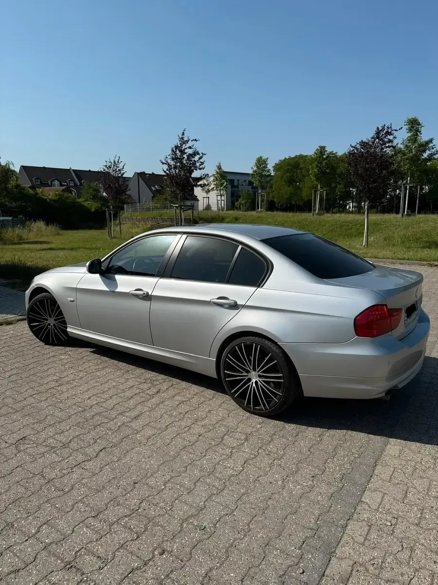 Gebraucht BMW 318 143 PS (105 kW) 2009 Silber Limousine