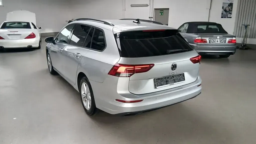 Gebraucht VW Golf VIII Life 110 PS (80 kW) 2024 Silber Kombi