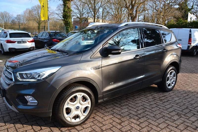 Gebraucht Ford Kuga Cool & Connect 179 PS (131 kW) 2017 Grau SUV