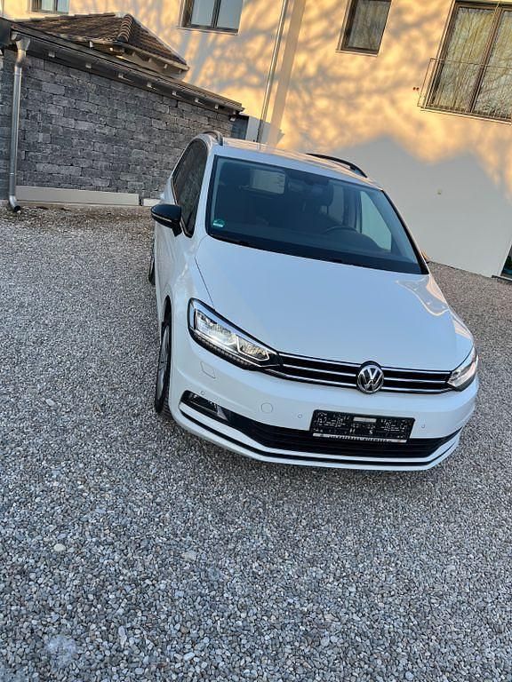 Gebraucht VW Touran Comfortline 150 PS (110 kW) 2016 Weiß Van / Kleinbus