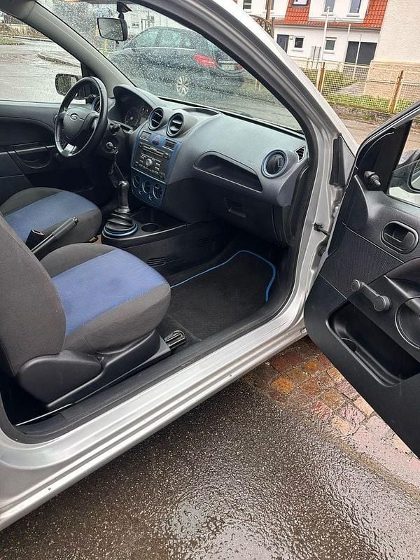 Gebraucht Ford Fiesta 69 PS (50 kW) 2007 Grau Kleinwagen