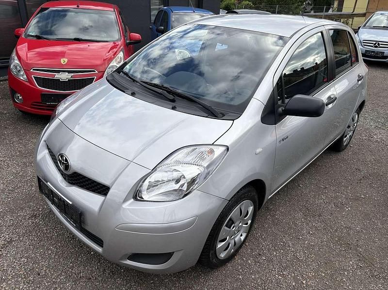 Silber Gebraucht 2009 Toyota Yaris Cool Kleinwagen | 5.250 € (Etwas zu teuer) - Bild 1/4