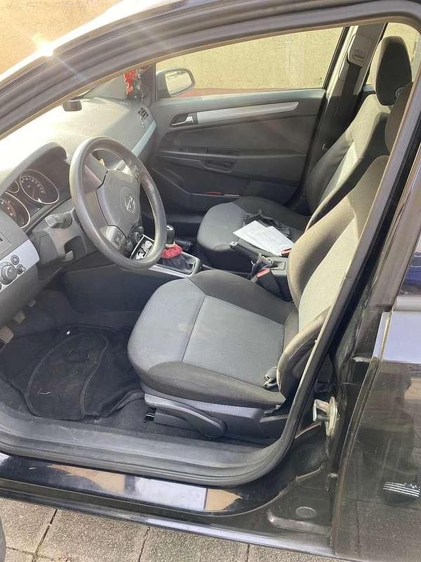 Gebraucht Opel Astra 105 PS (77 kW) 2004 Schwarz Kombi