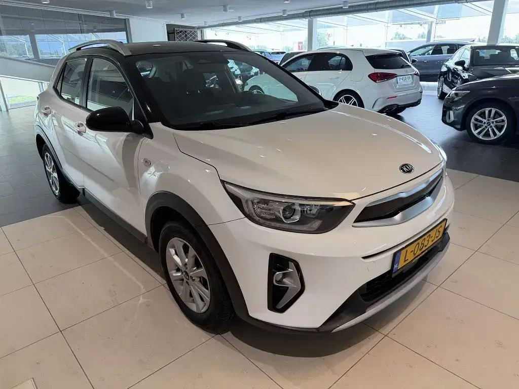 Gebraucht Kia Stonic 99 PS (72 kW) 2021 Weiß SUV