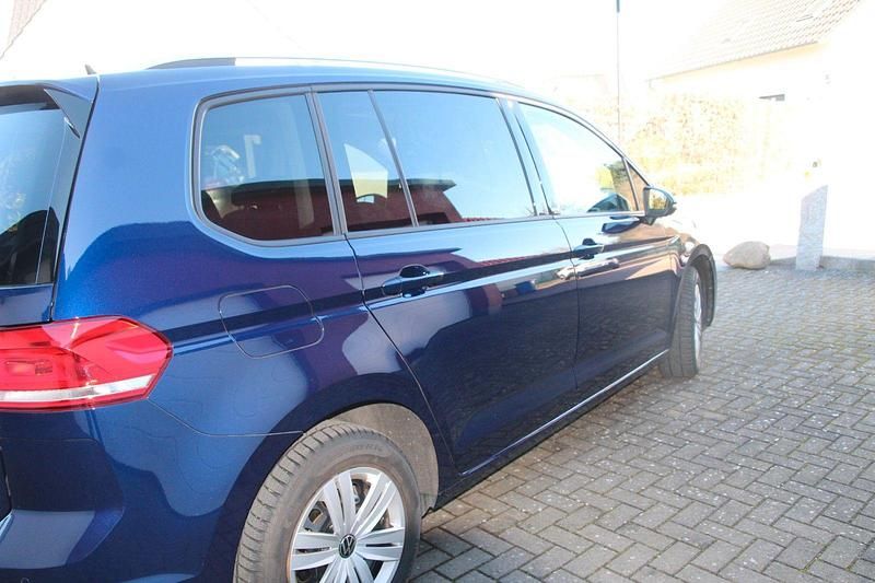 Gebraucht VW Touran Move 150 PS (110 kW) 2023 Blau Van / Kleinbus