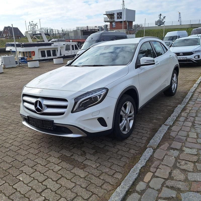 Gebraucht Mercedes GLA180 122 PS (89 kW) 2016 Weiß SUV