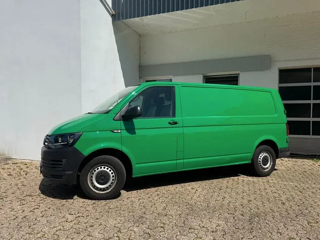 Gebraucht VW Transporter 102 PS (75 kW) 2019 Grün Van